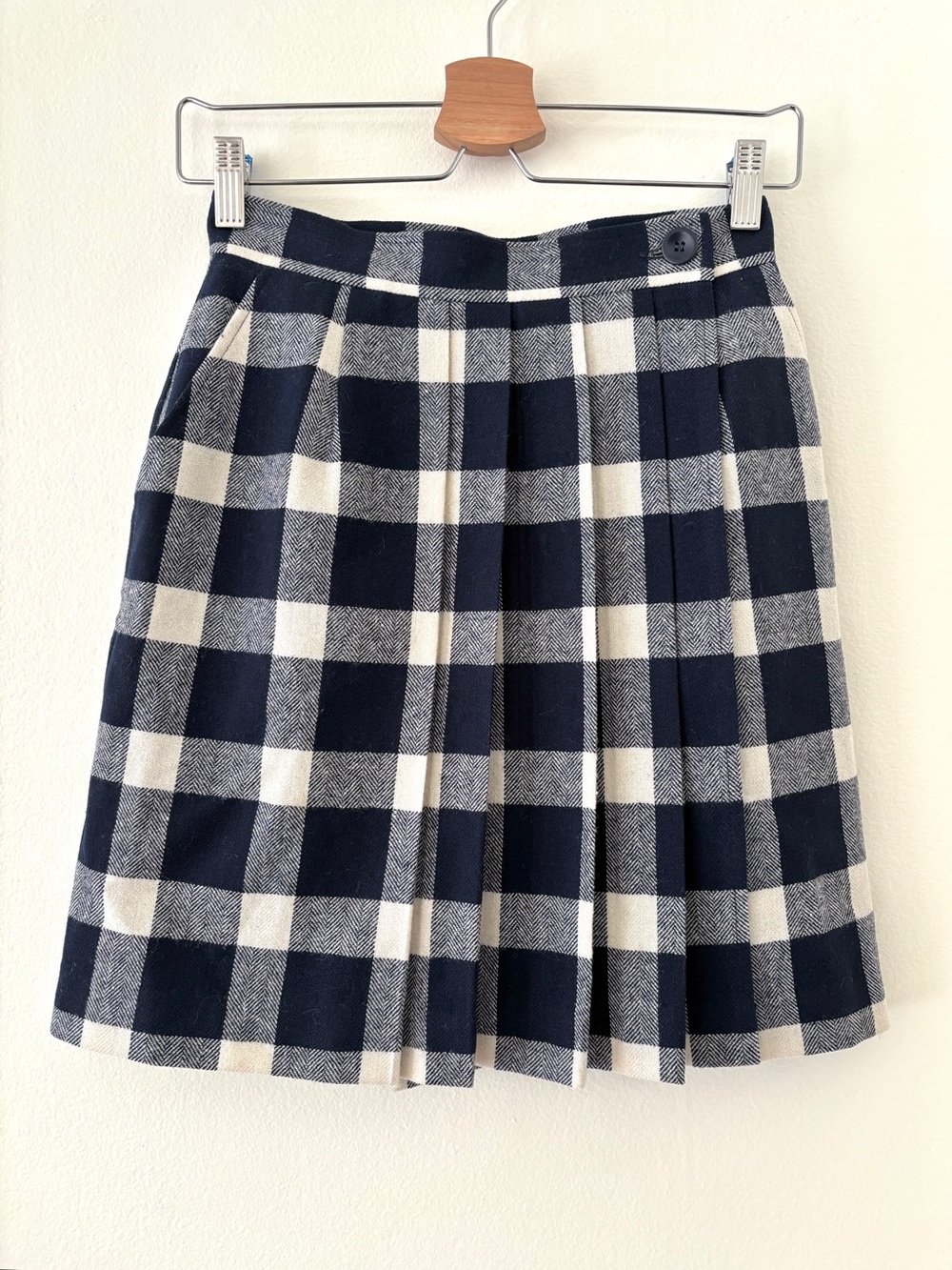 90s Preppy Pendleton dark navy blue cream buffalo plaid wool pleated skirt